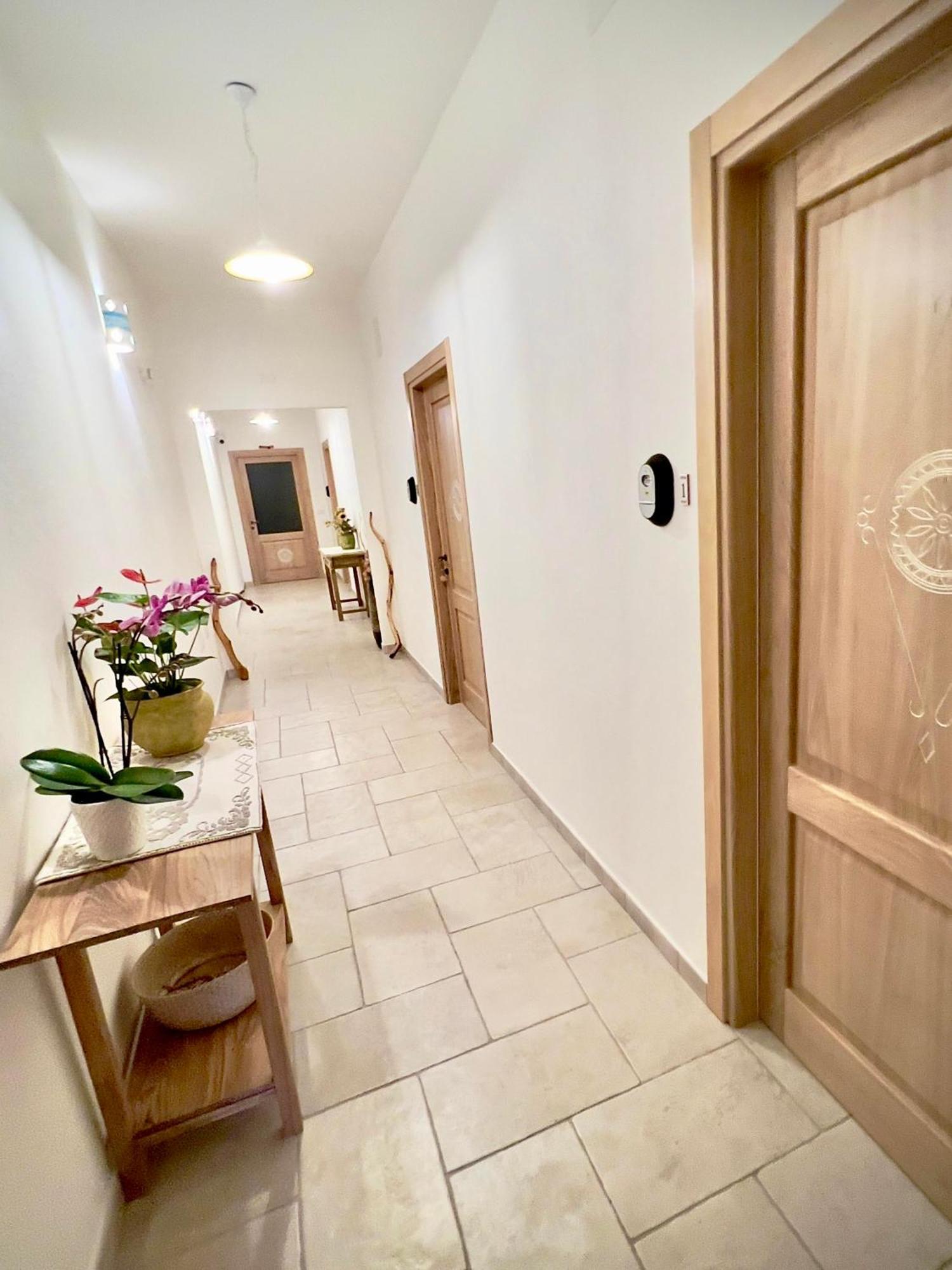 Domus La Roccia Hotel Pozzomaggiore Bagian luar foto