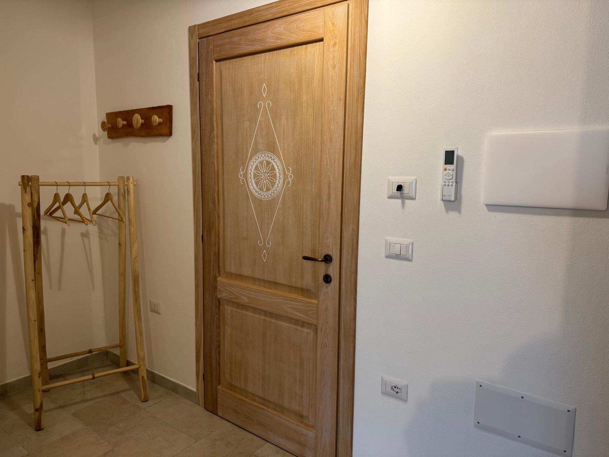 Domus La Roccia Hotel Pozzomaggiore Bagian luar foto