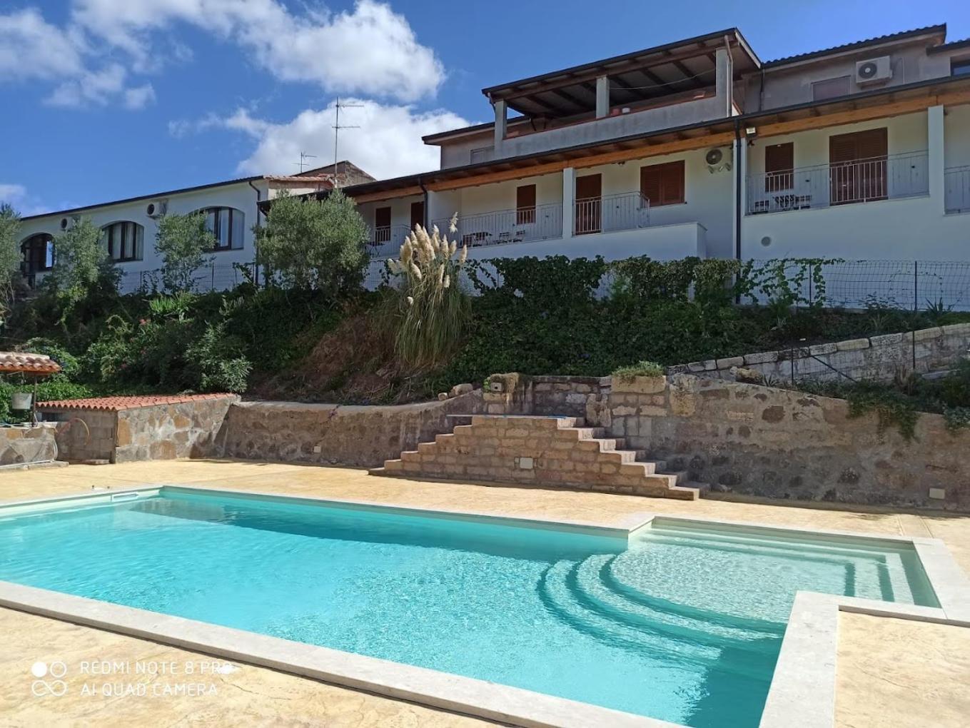Domus La Roccia Hotel Pozzomaggiore Bagian luar foto