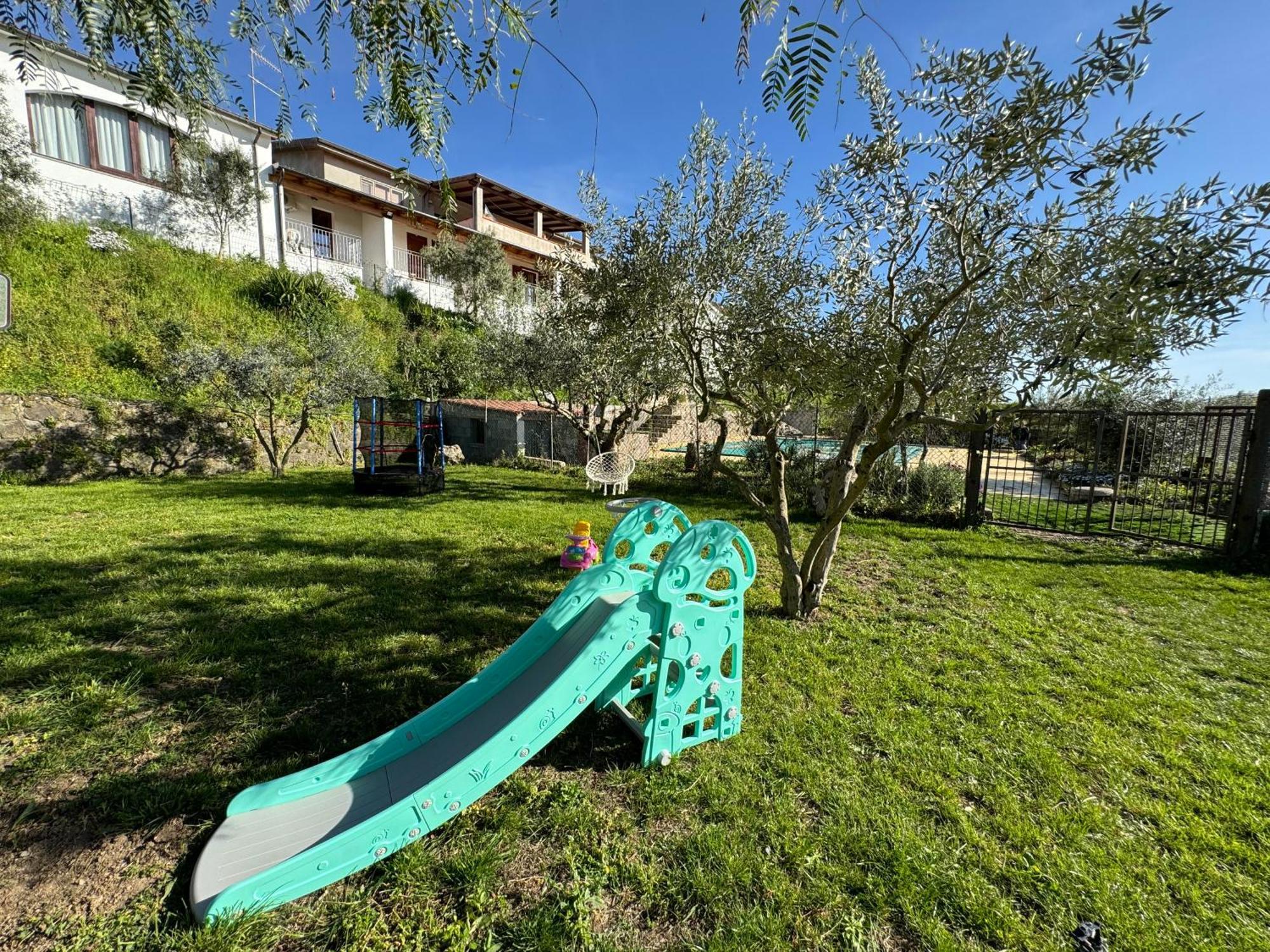 Domus La Roccia Hotel Pozzomaggiore Bagian luar foto